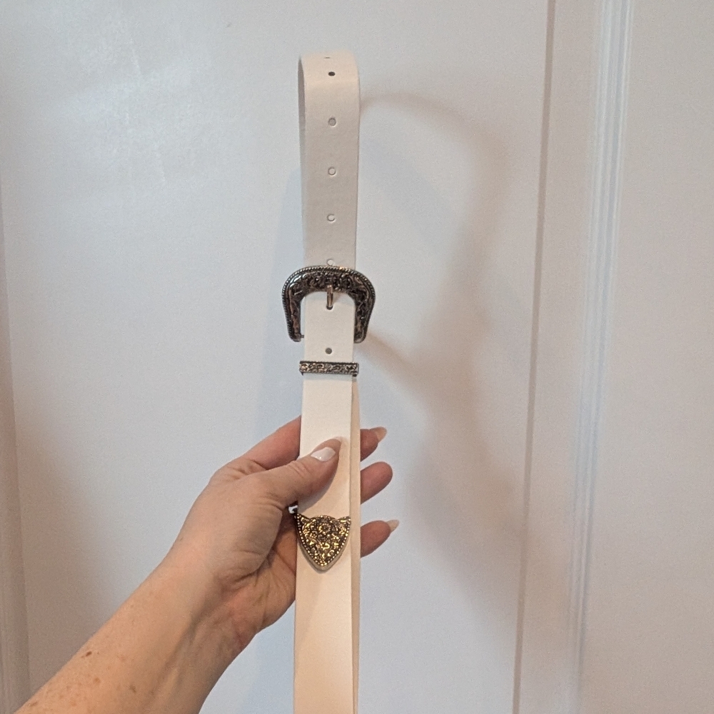 White Belt with Silver Buckle - Picture 6 of 7